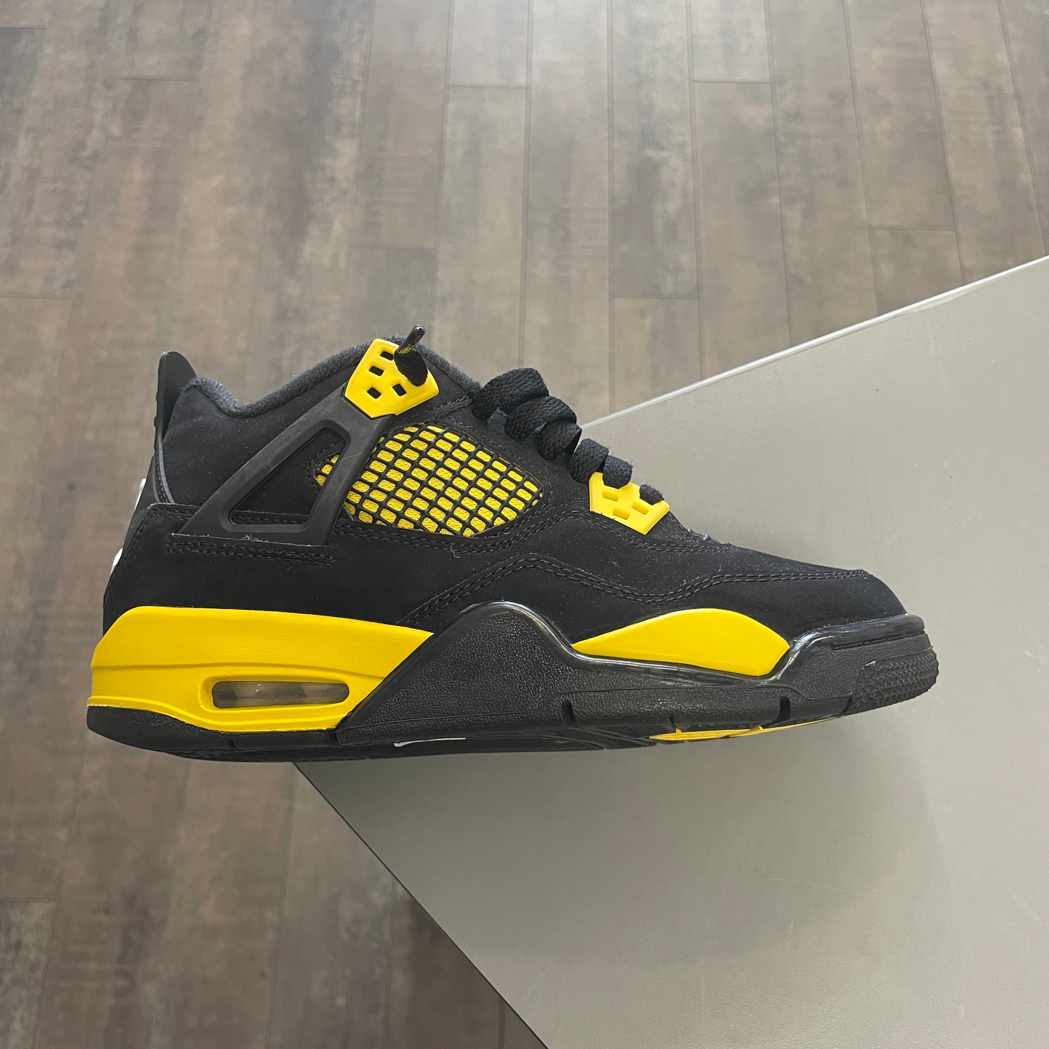 Jordan 4 Thunder (2023) (GS)