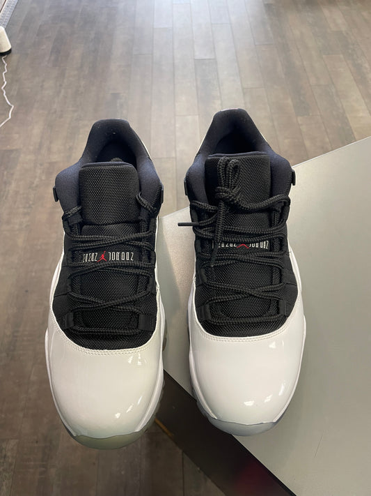 Jordan 11 Low Tuxedo