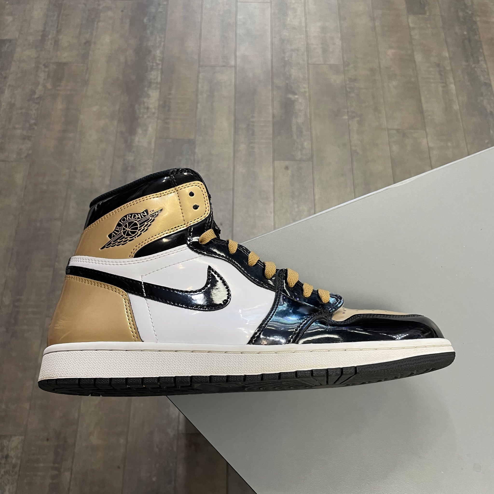 Air Jordan 1 NRG Patent Gold Toe (No Box.)