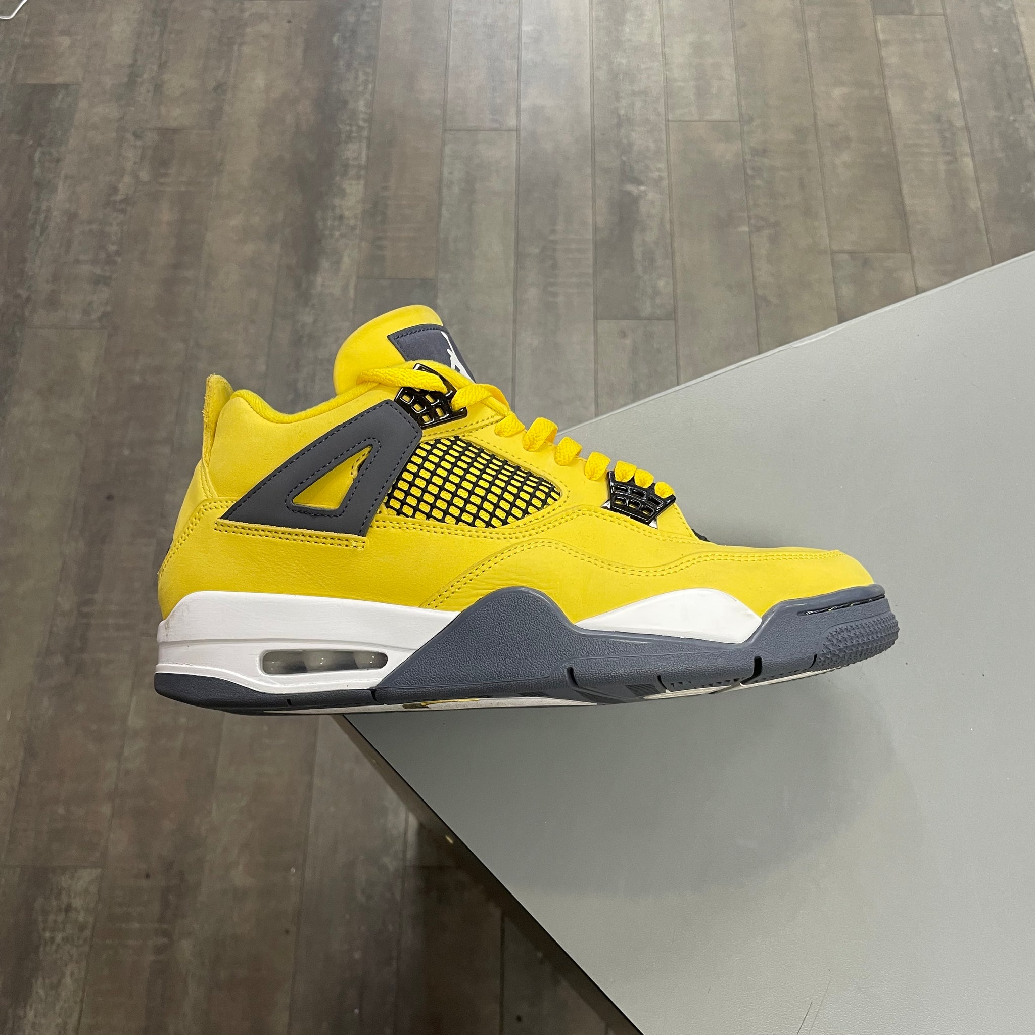 Jordan 4 Lightning 2021