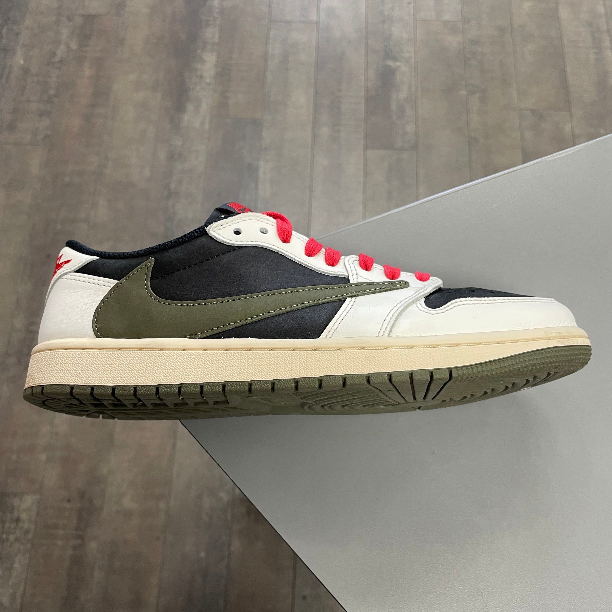 Jordan 1 Low Travis Scott Olive