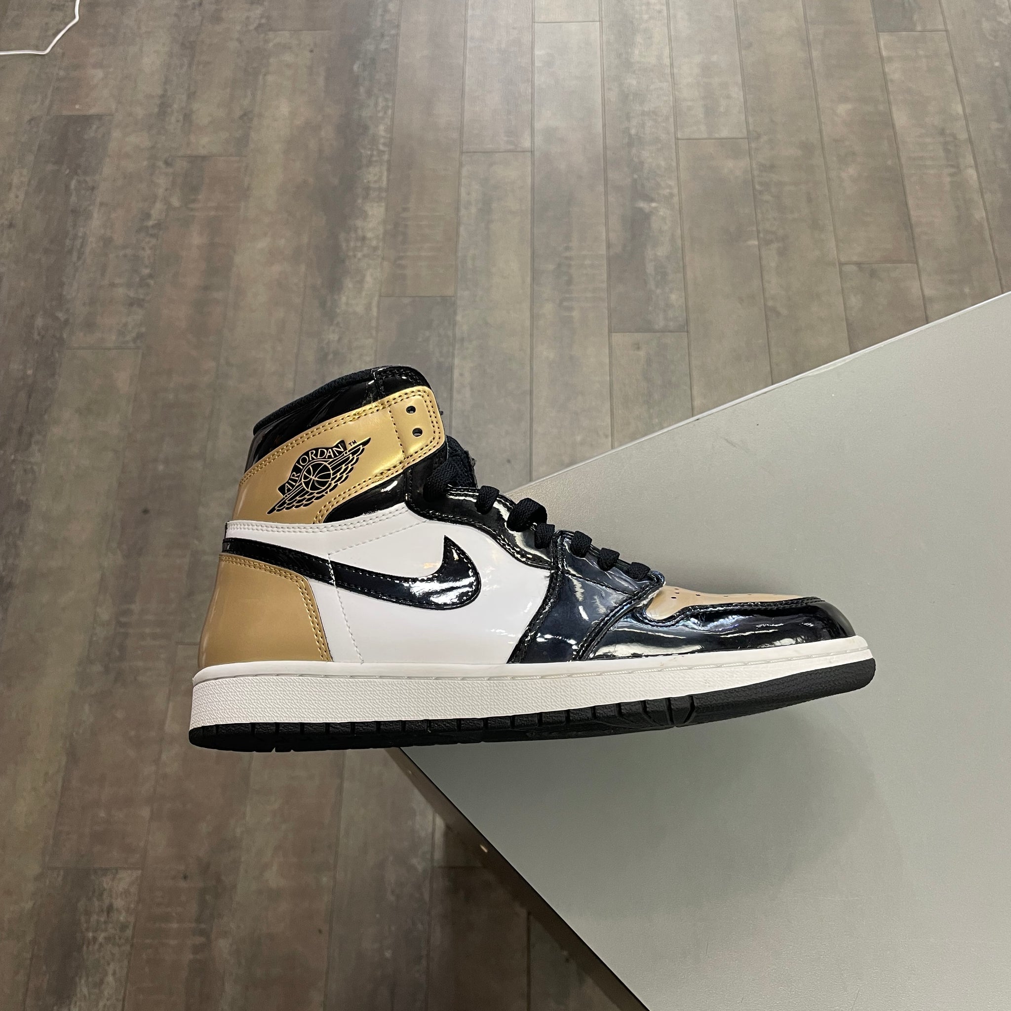 Jordan 1 Gold Toe