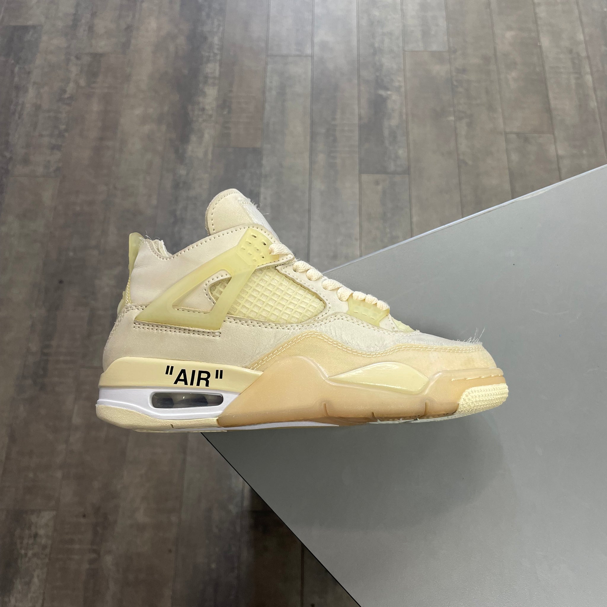 Jordan 4 Off-White Sail (No Box.)