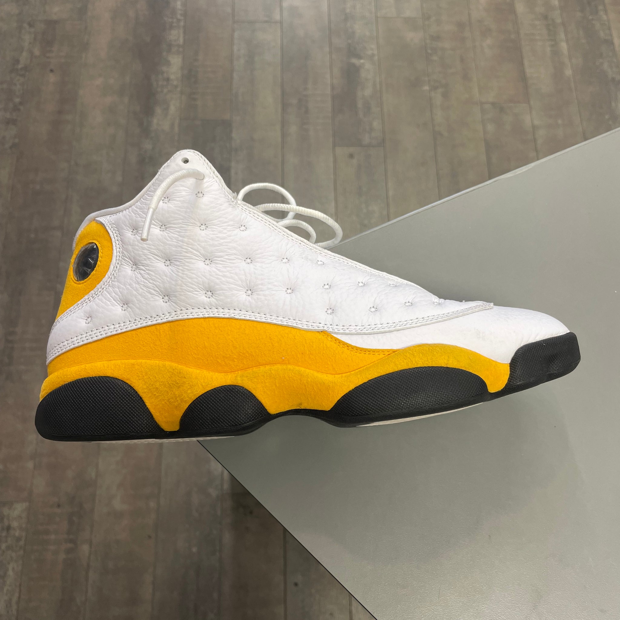 Air Jordan 13 Del Sol (No Box.)