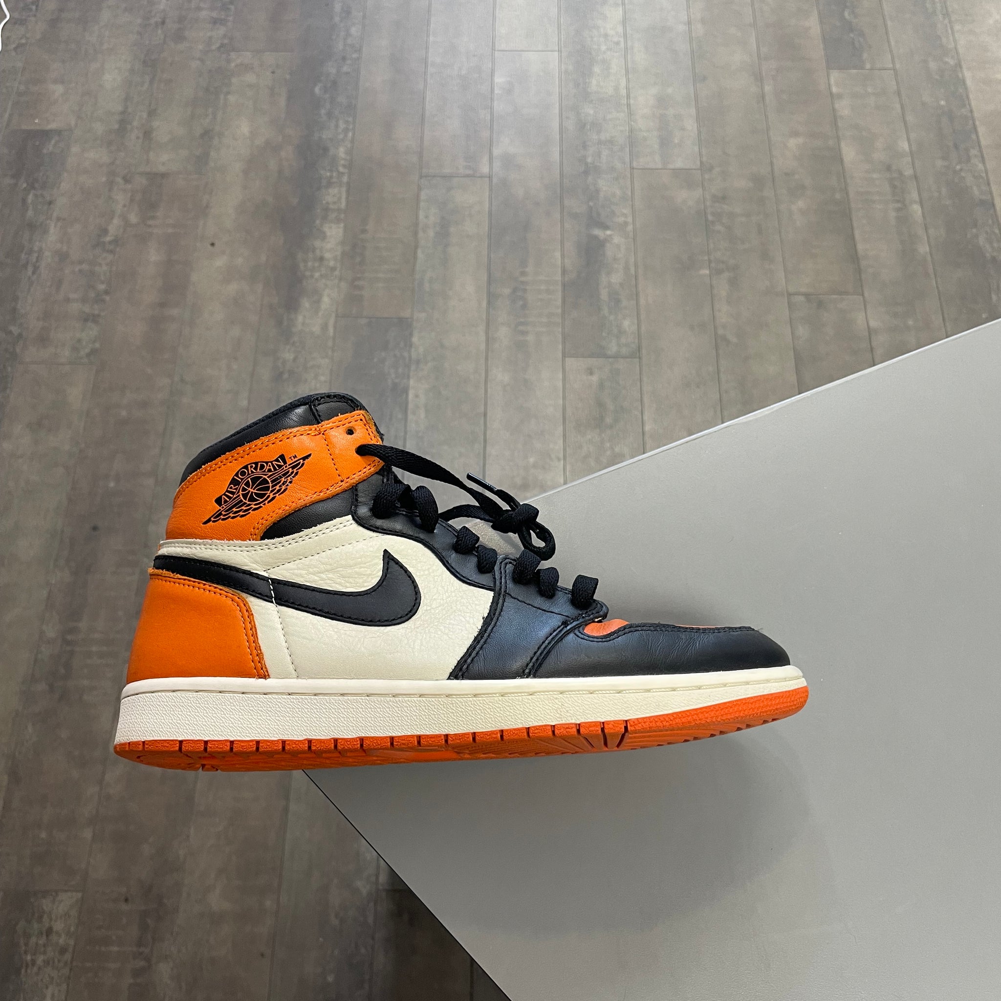 Jordan 1 Shattered Backboard (No Box.)