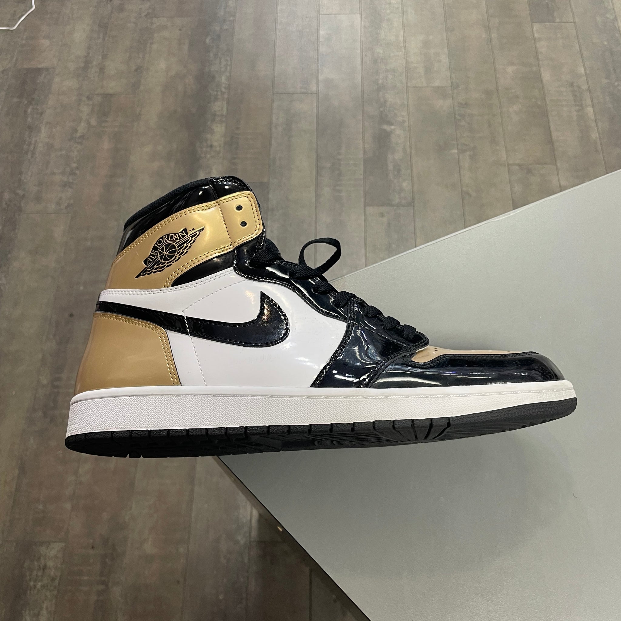 Jordan 1 Gold Toe