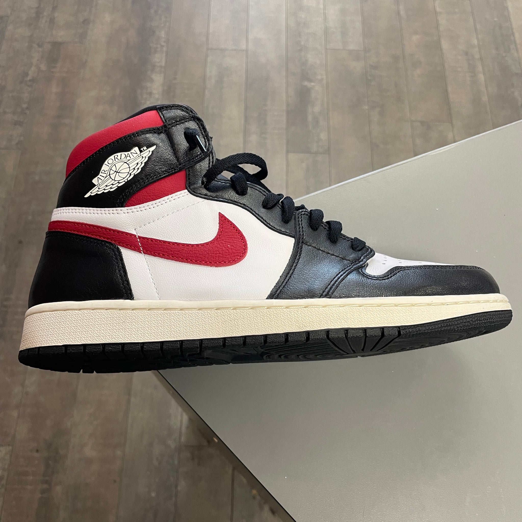 Jordan 1 Black Gym Red