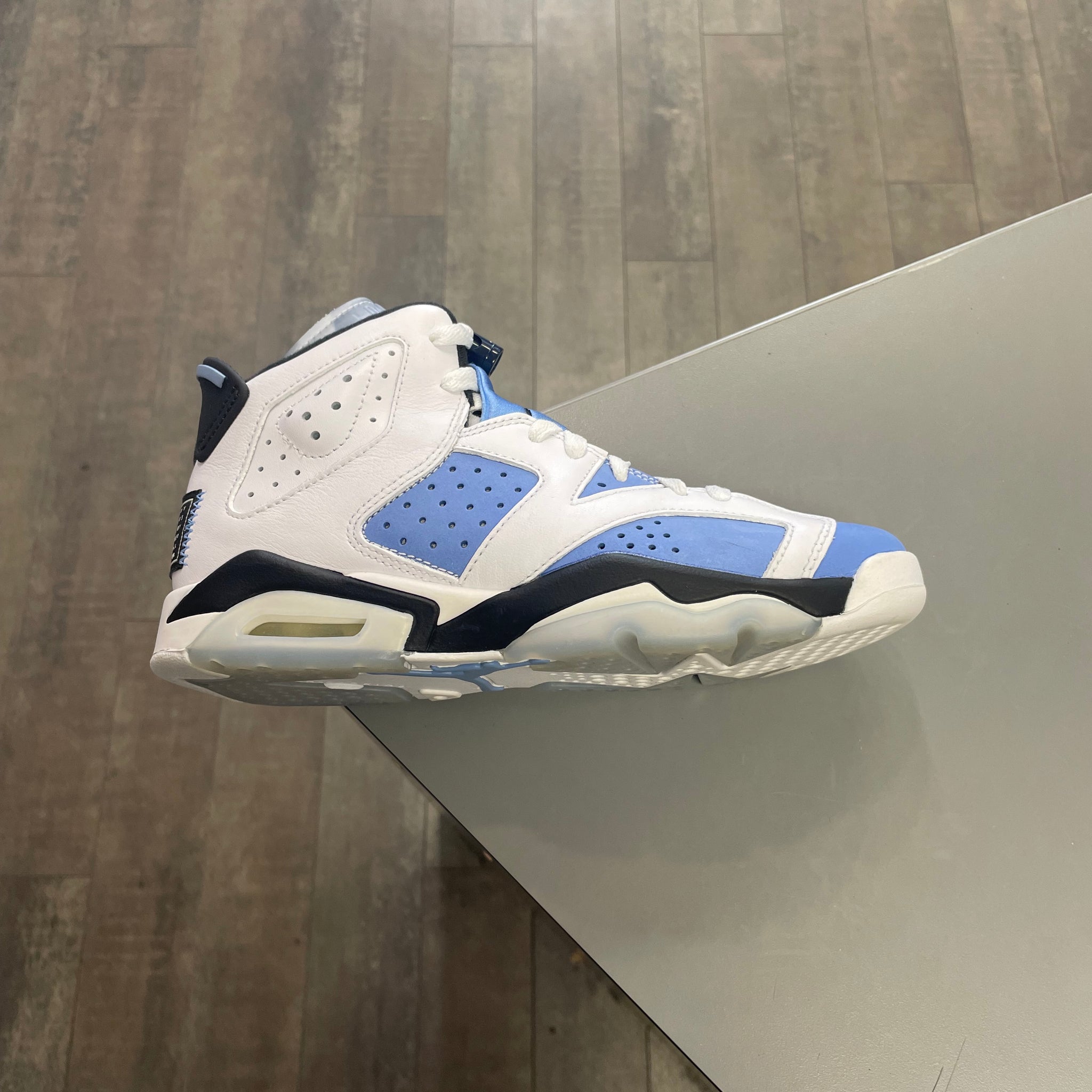 Jordan 6 UNC White