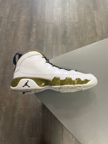 Jordan 9 Statue