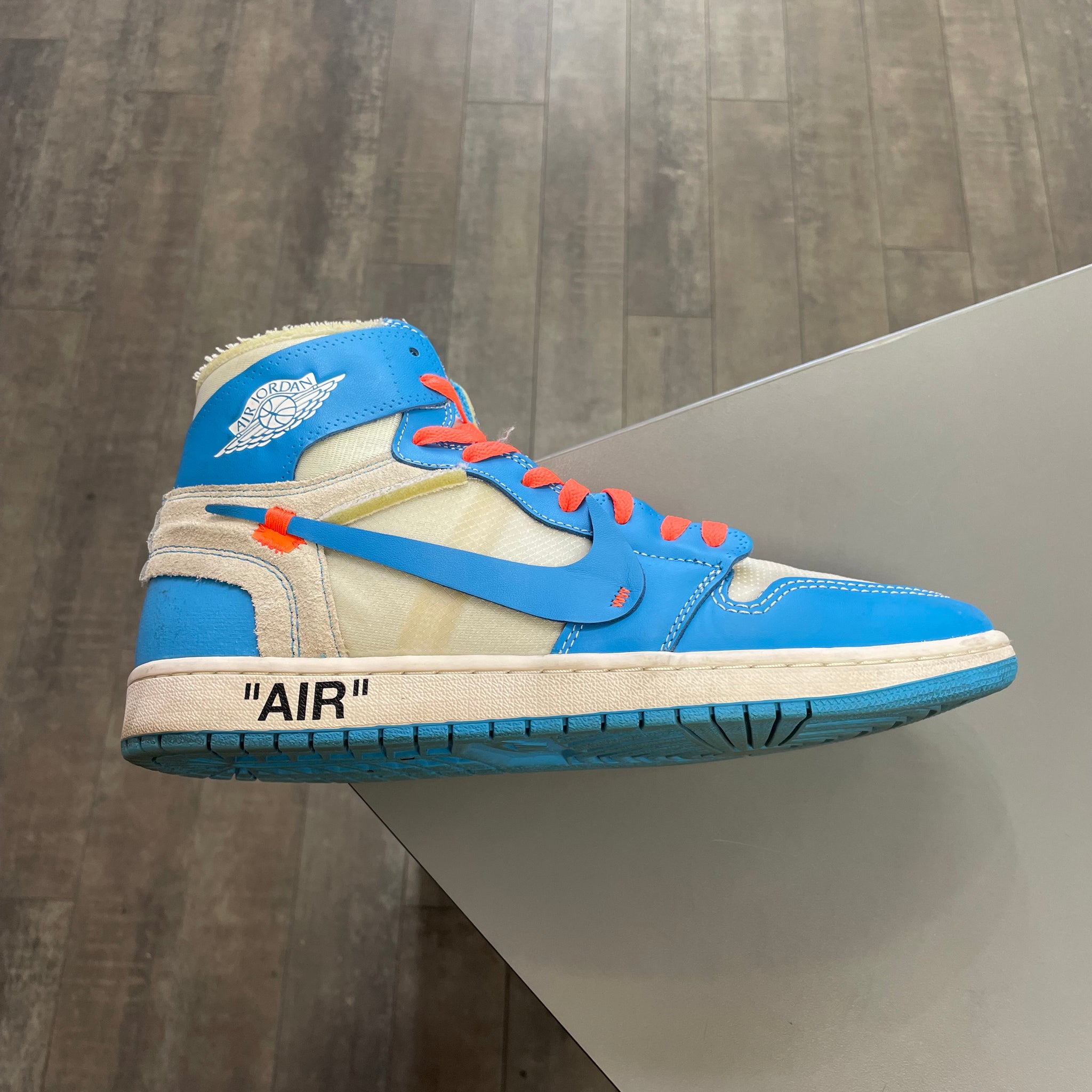 Jordan 1 Off-White UNC (No Box.)