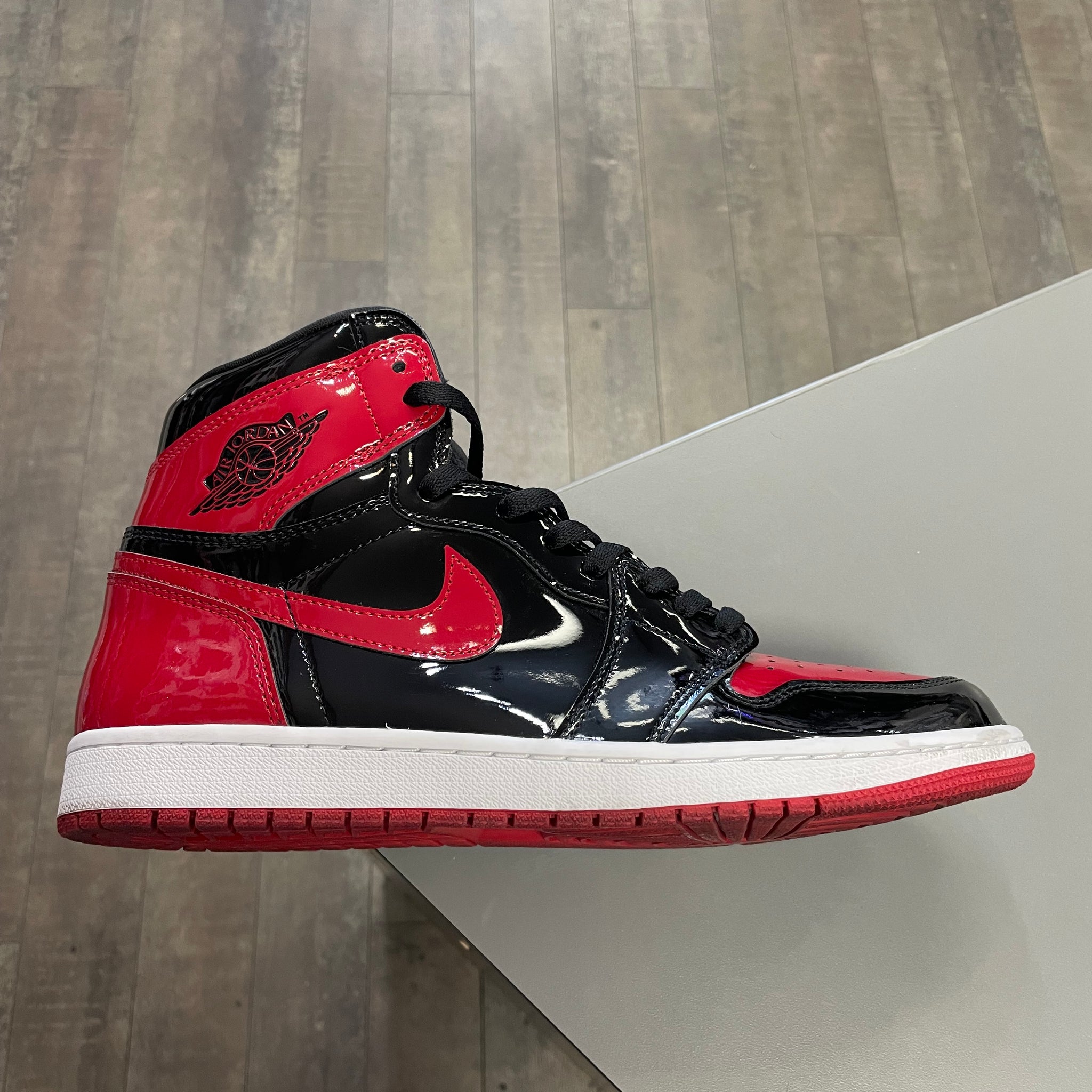 Air Jordan 1 Patent Bred