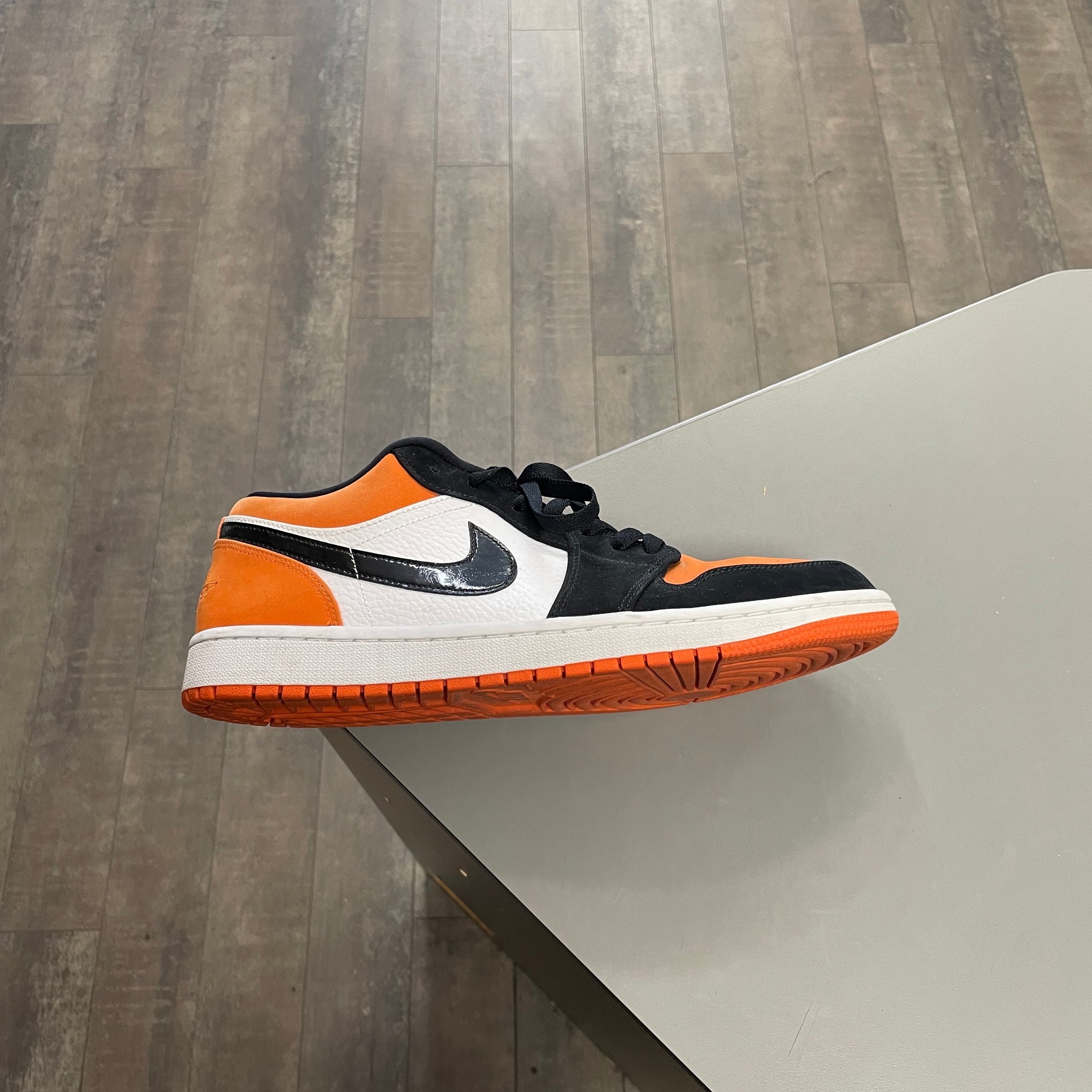 Air Jordan 1 Low Shattered Backboard (No Box.)