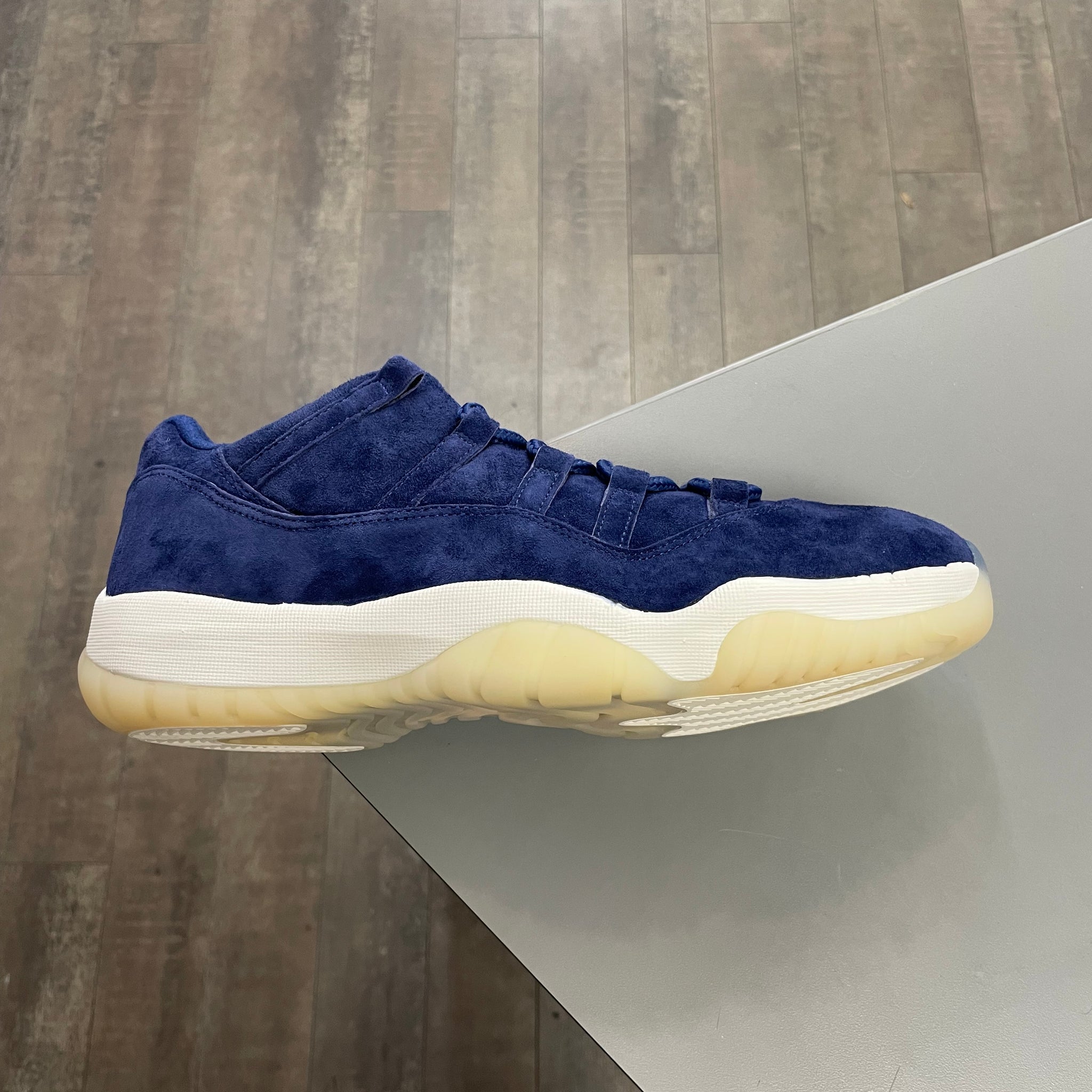 Jordan 11 Low JETER