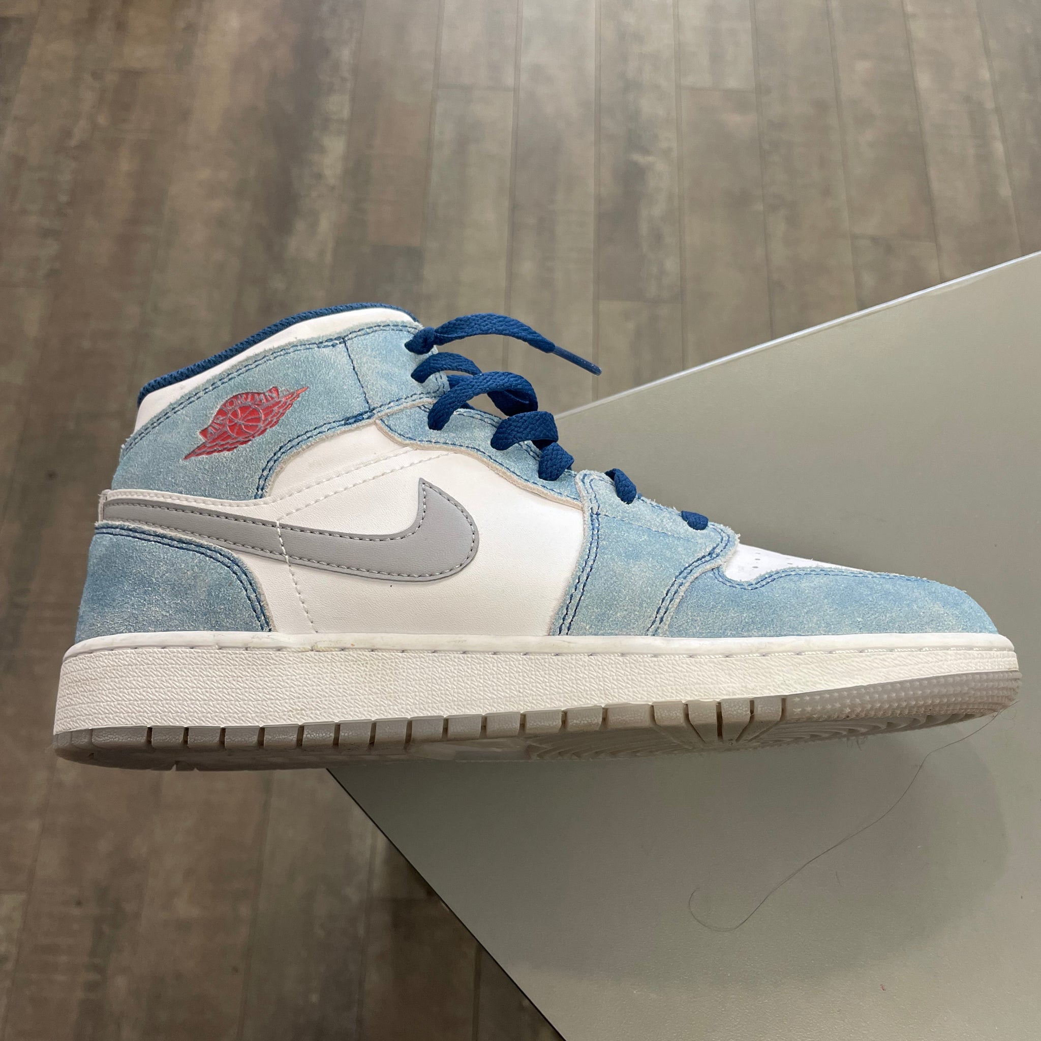 Jordan 1 Mid Hyper Royal