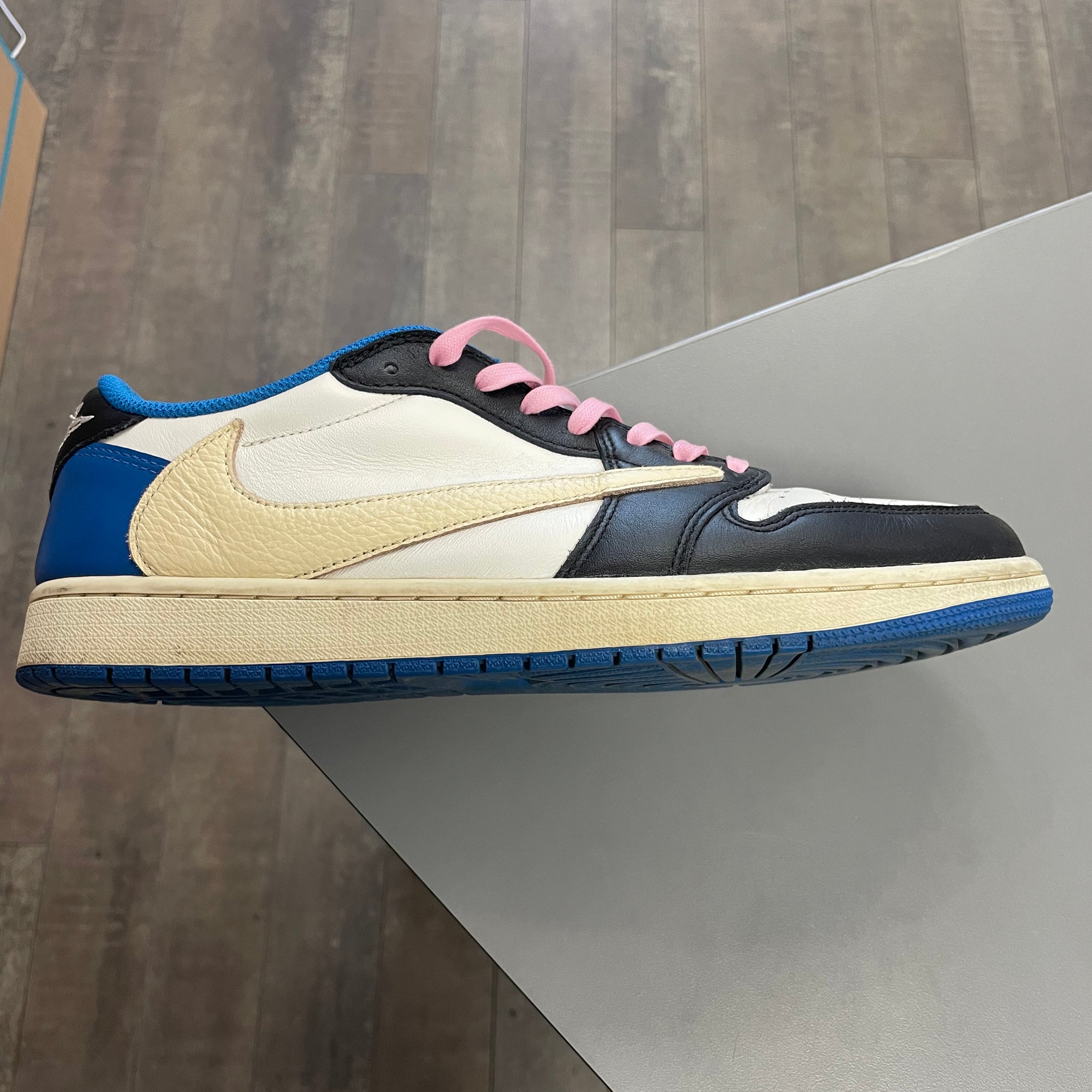 Jordan 1 Low Travis Scott Fragment