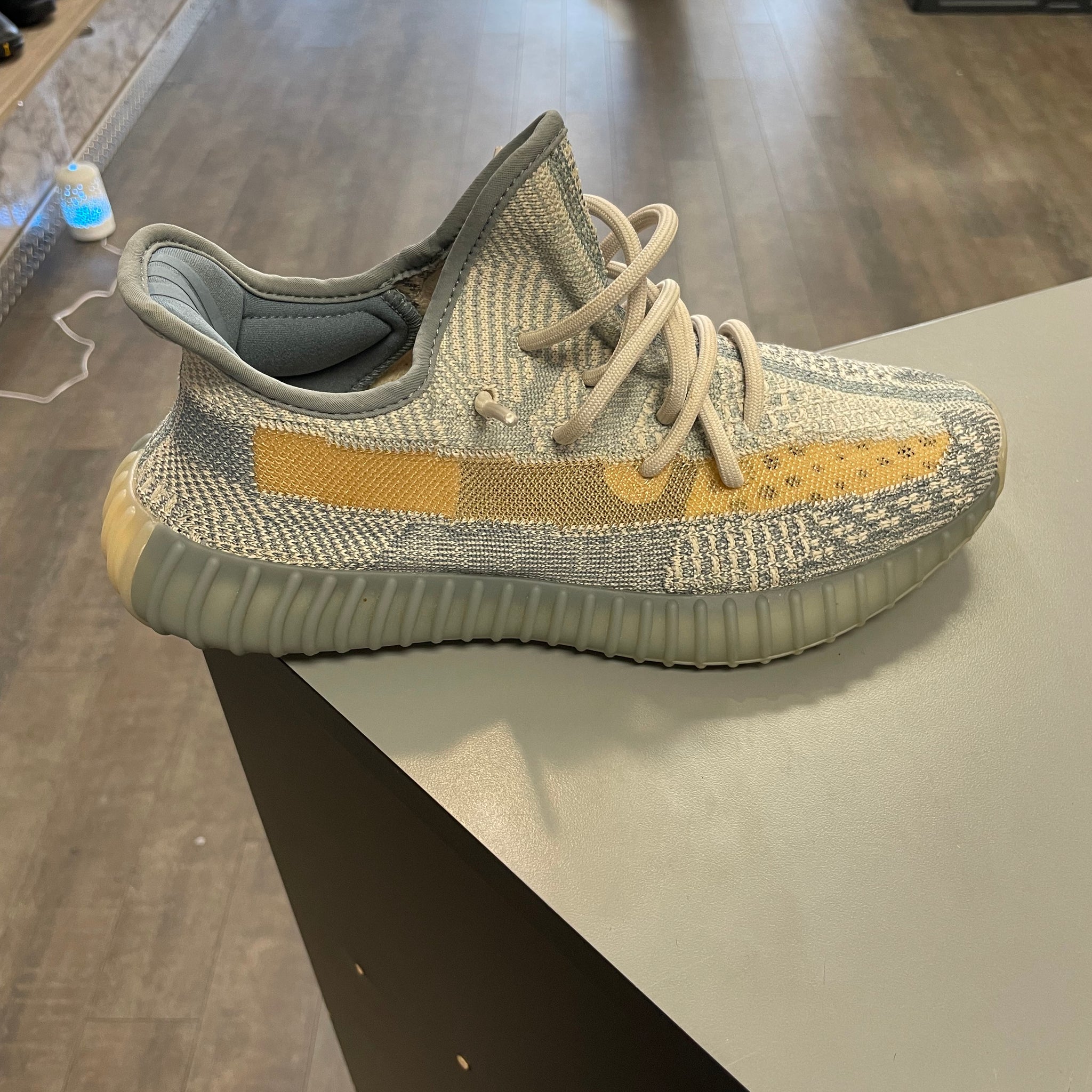 Yeezy 350 V2 Israfil (Missing Insoles.)