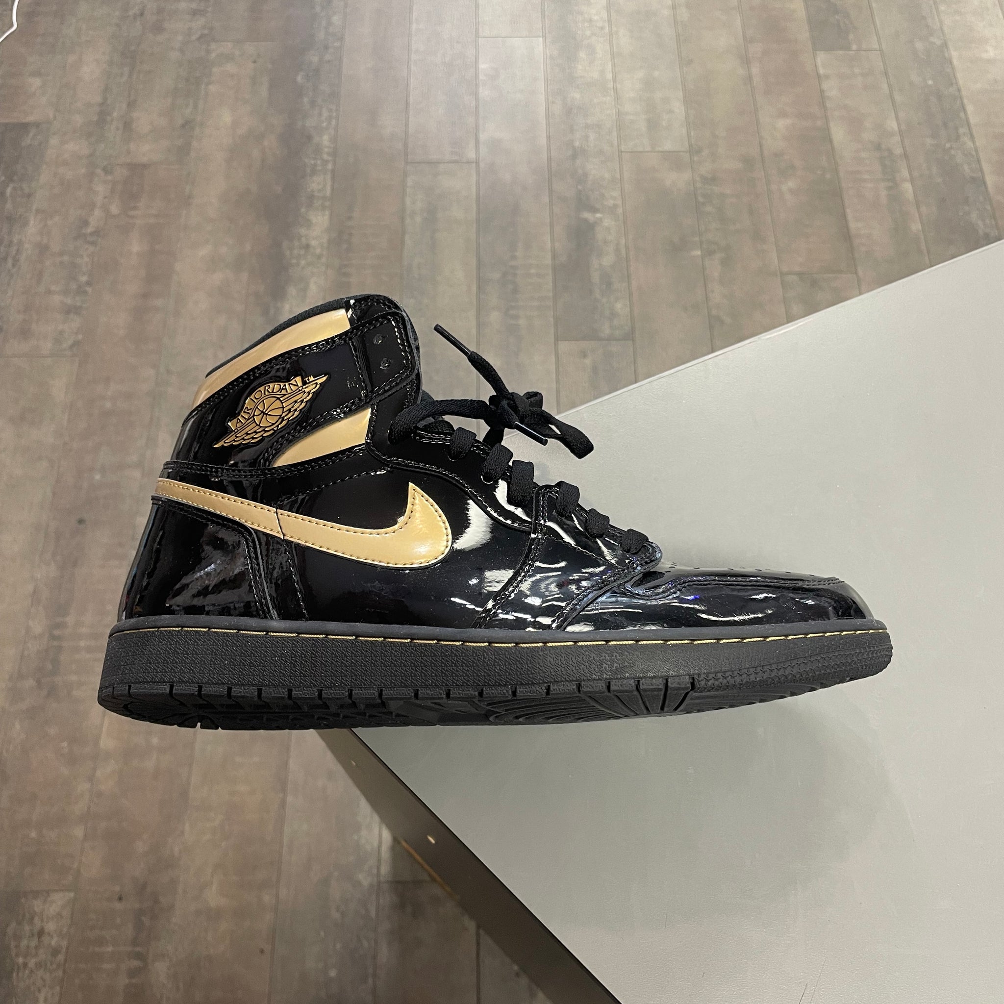 Jordan 1 Retro High Black Metallic Gold (2020)