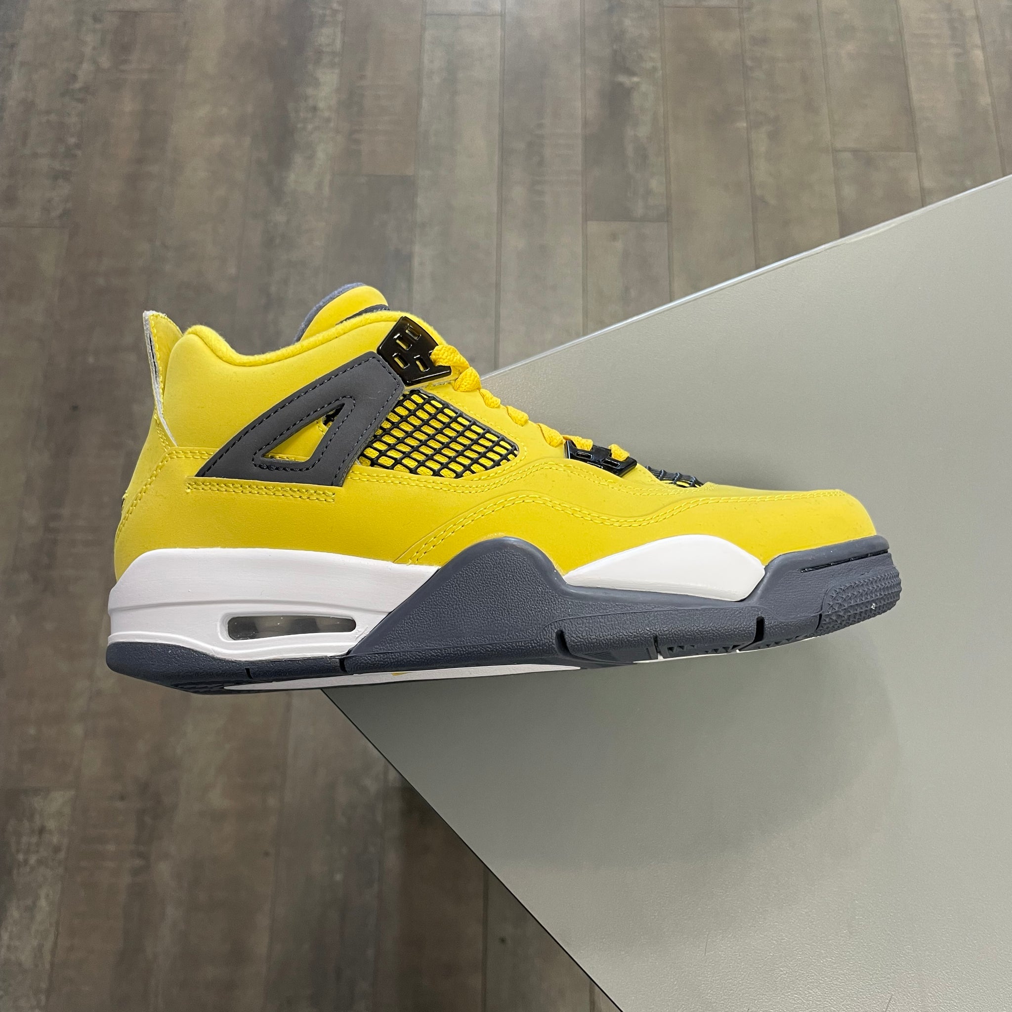 Jordan 4 Lightning 2021