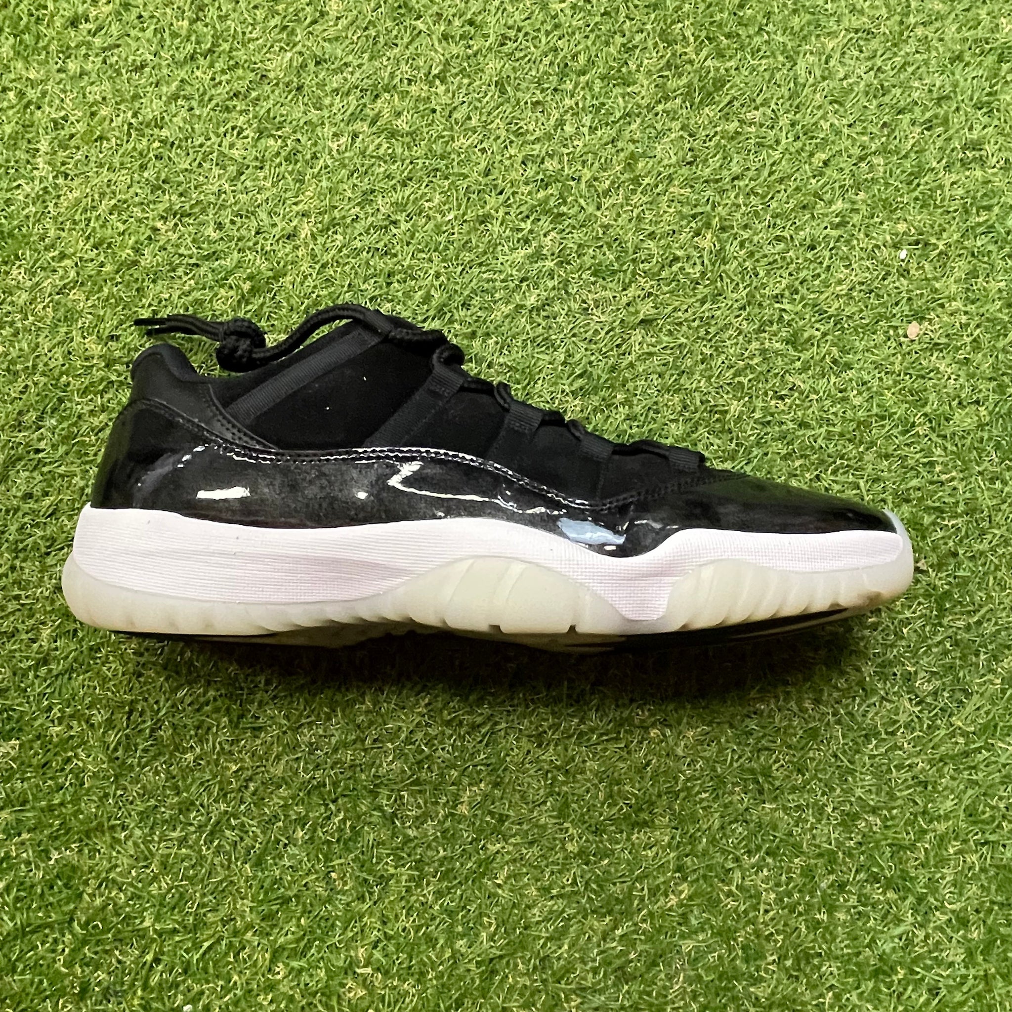 PREOWNED AIR JORDAN 11 RETRO LOW 'BARONS'