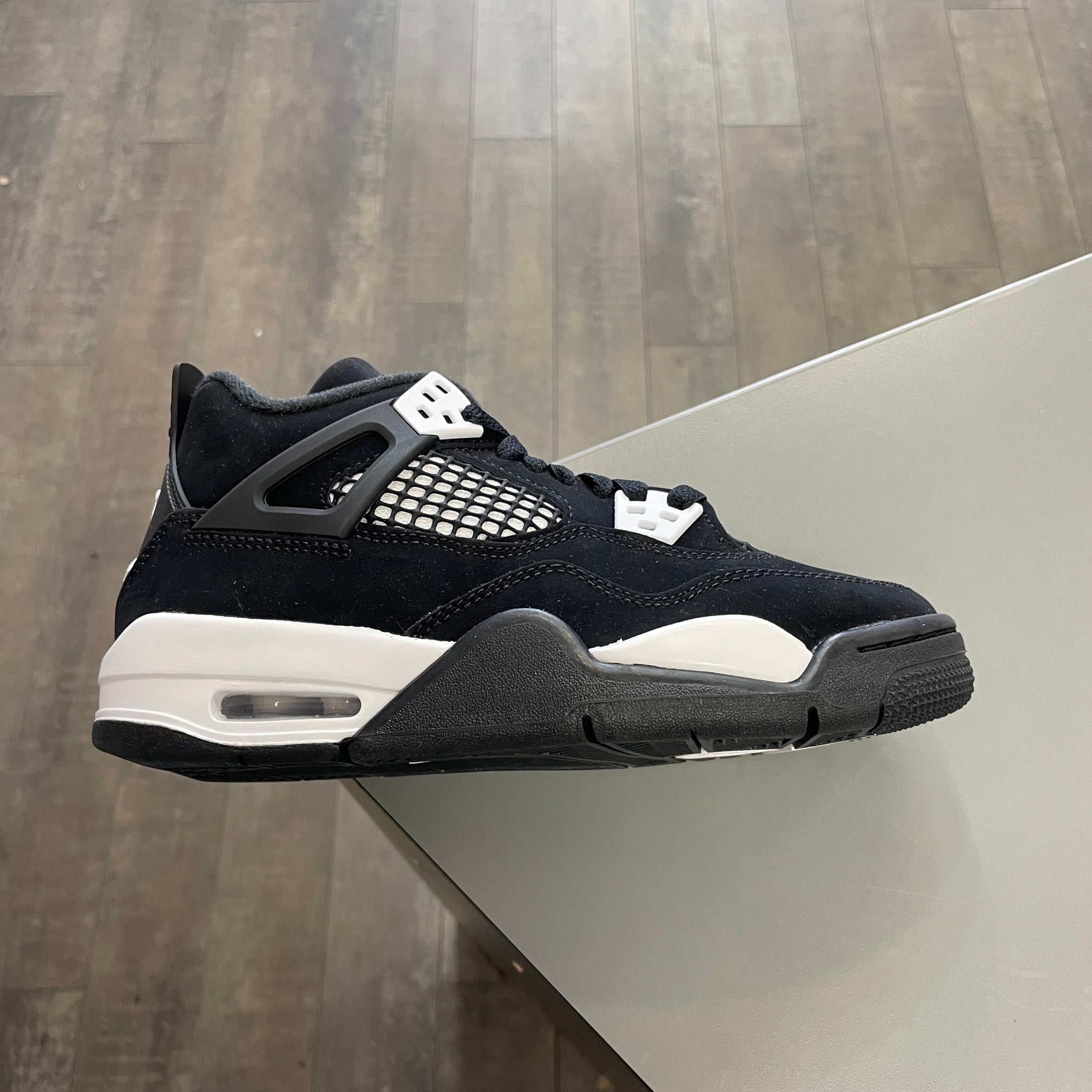 Jordan 4 White Thunder