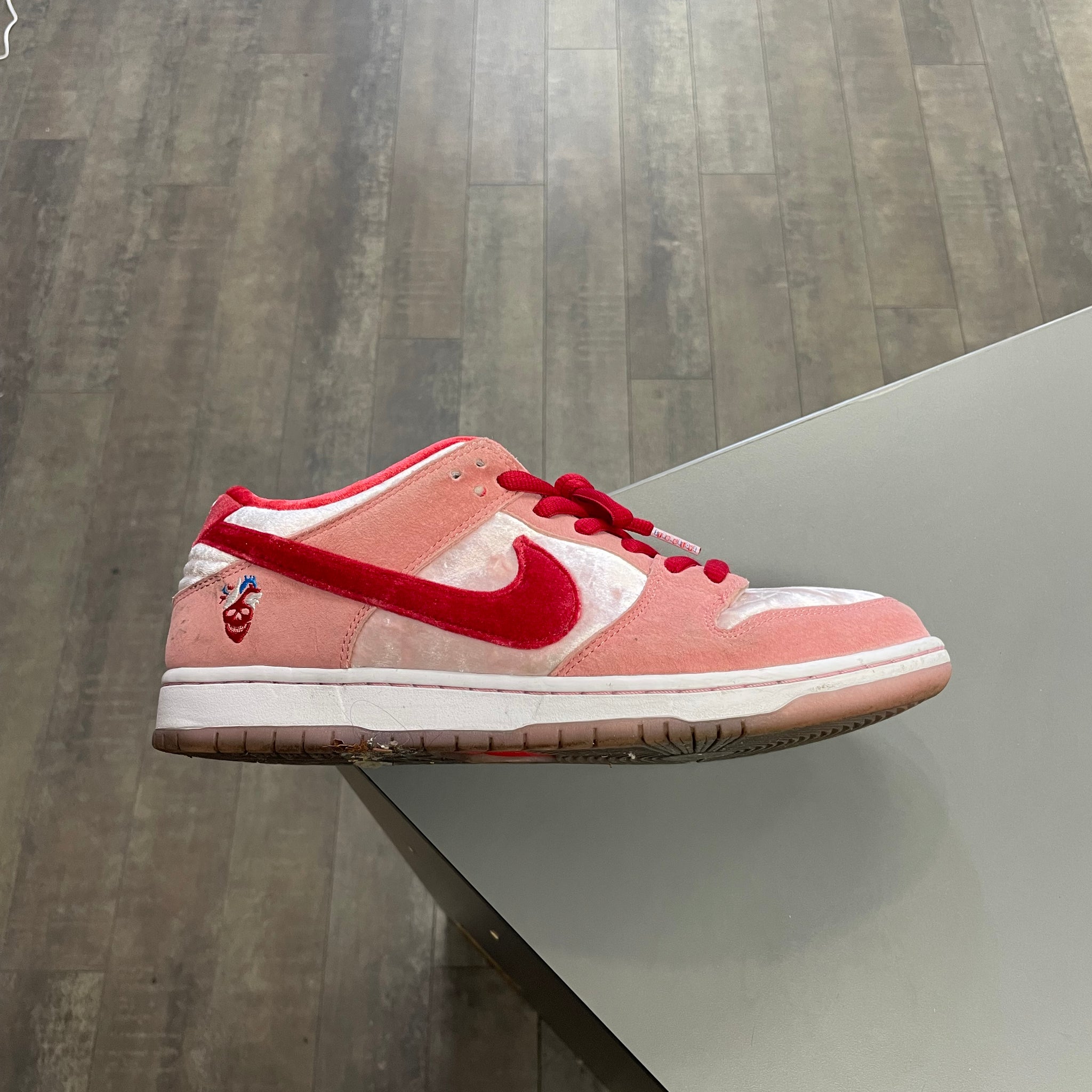 Nike Dunk Low SB Strange Love