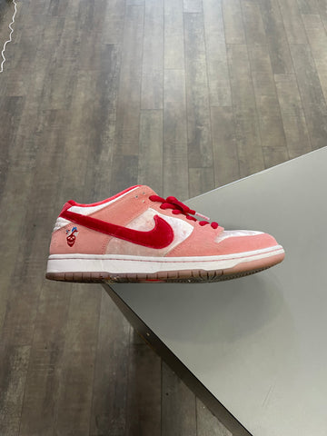 Nike Dunk Low SB Strange Love