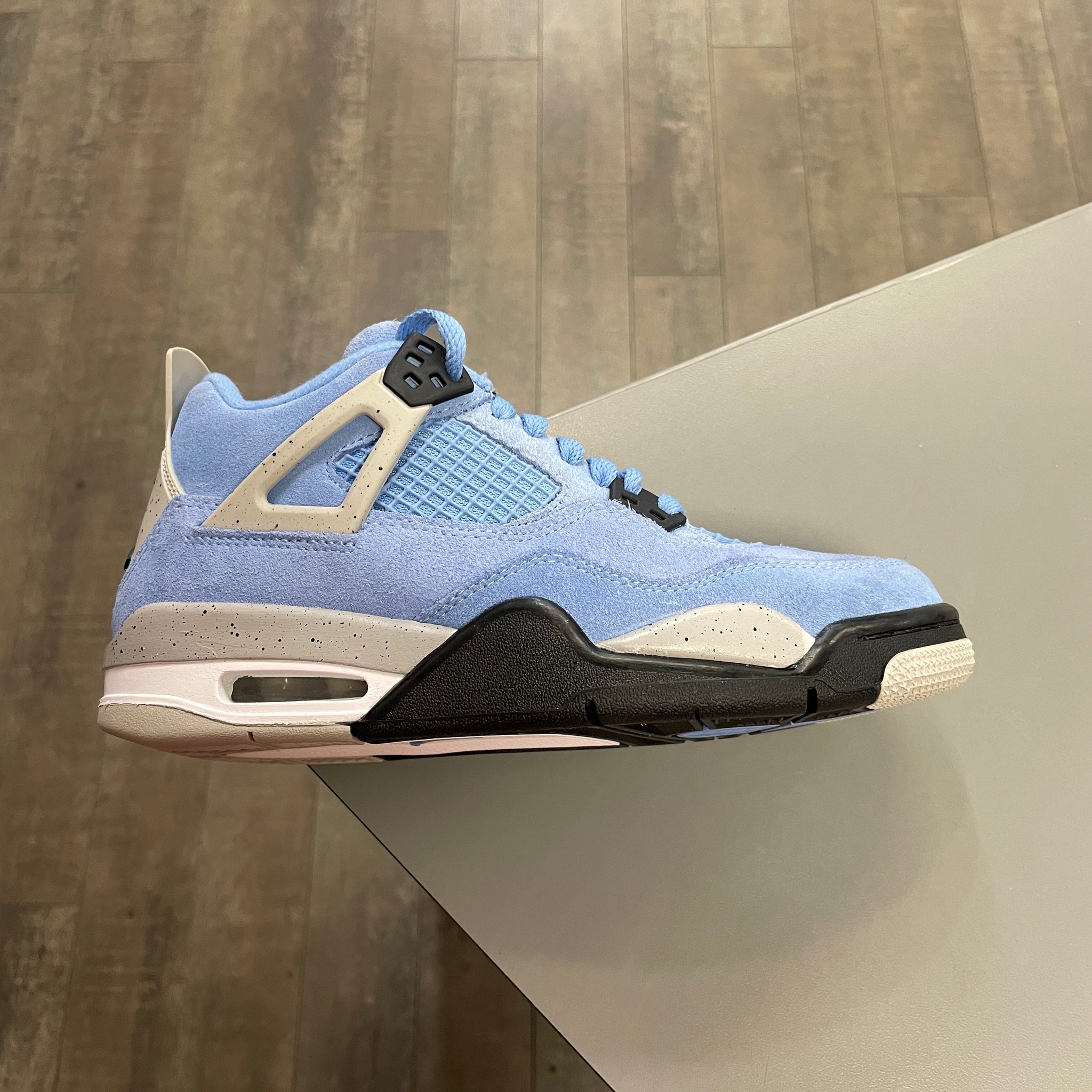 Jordan 4 University Blue