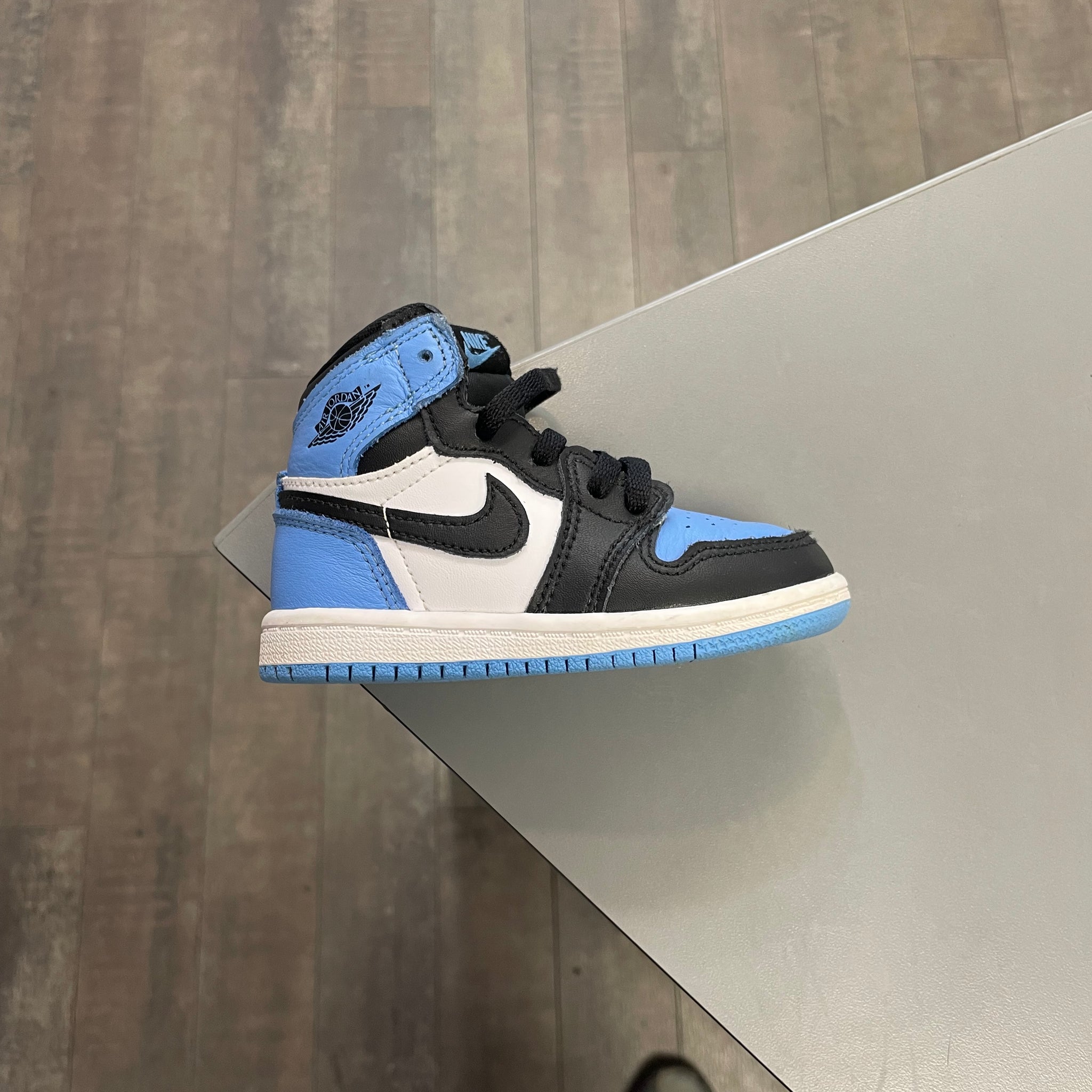 Air Jordan 1 UNC Toe