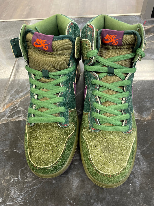 Nike Dunk High SB ‘Skunk 420’ (2010)