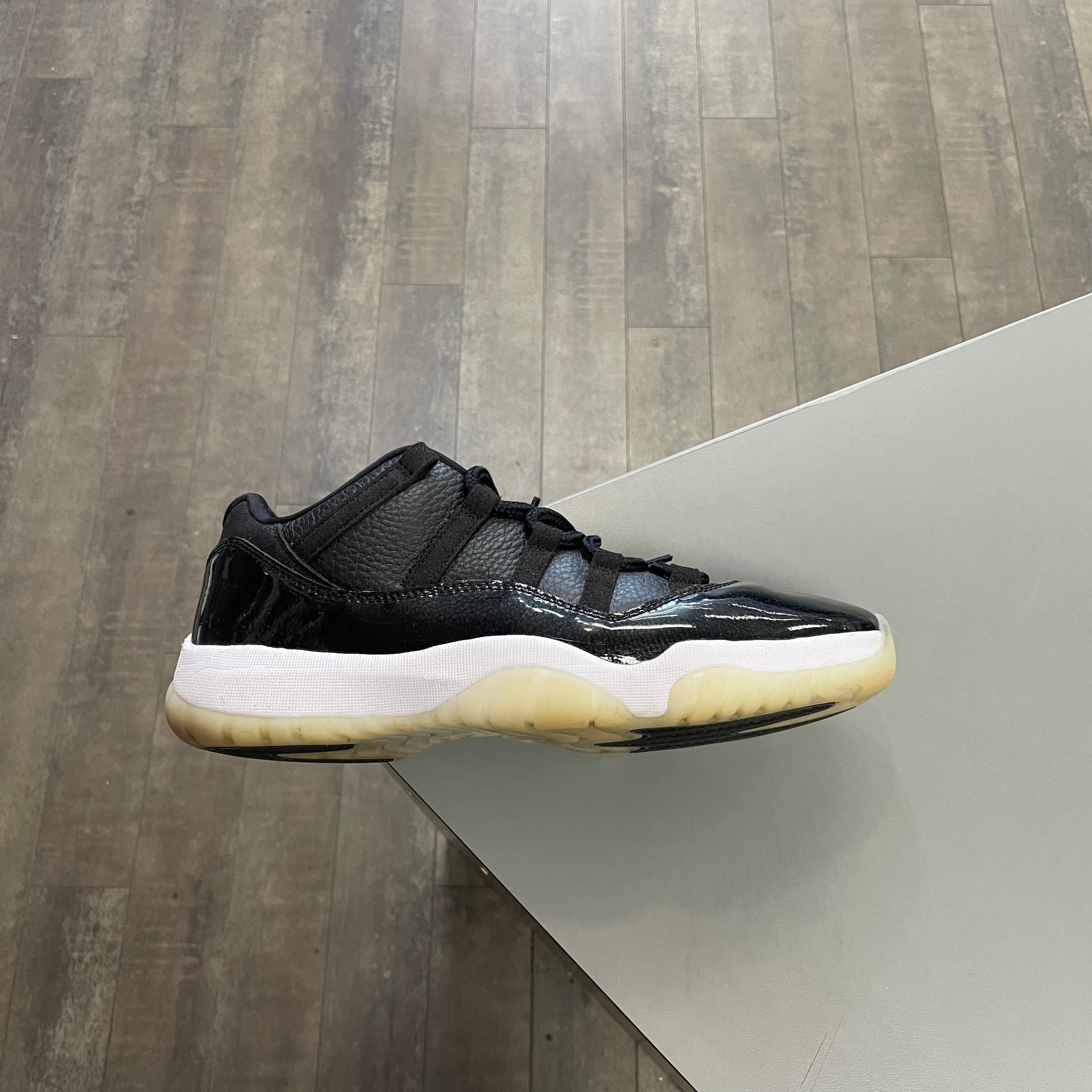 Jordan 11 Low 72-10