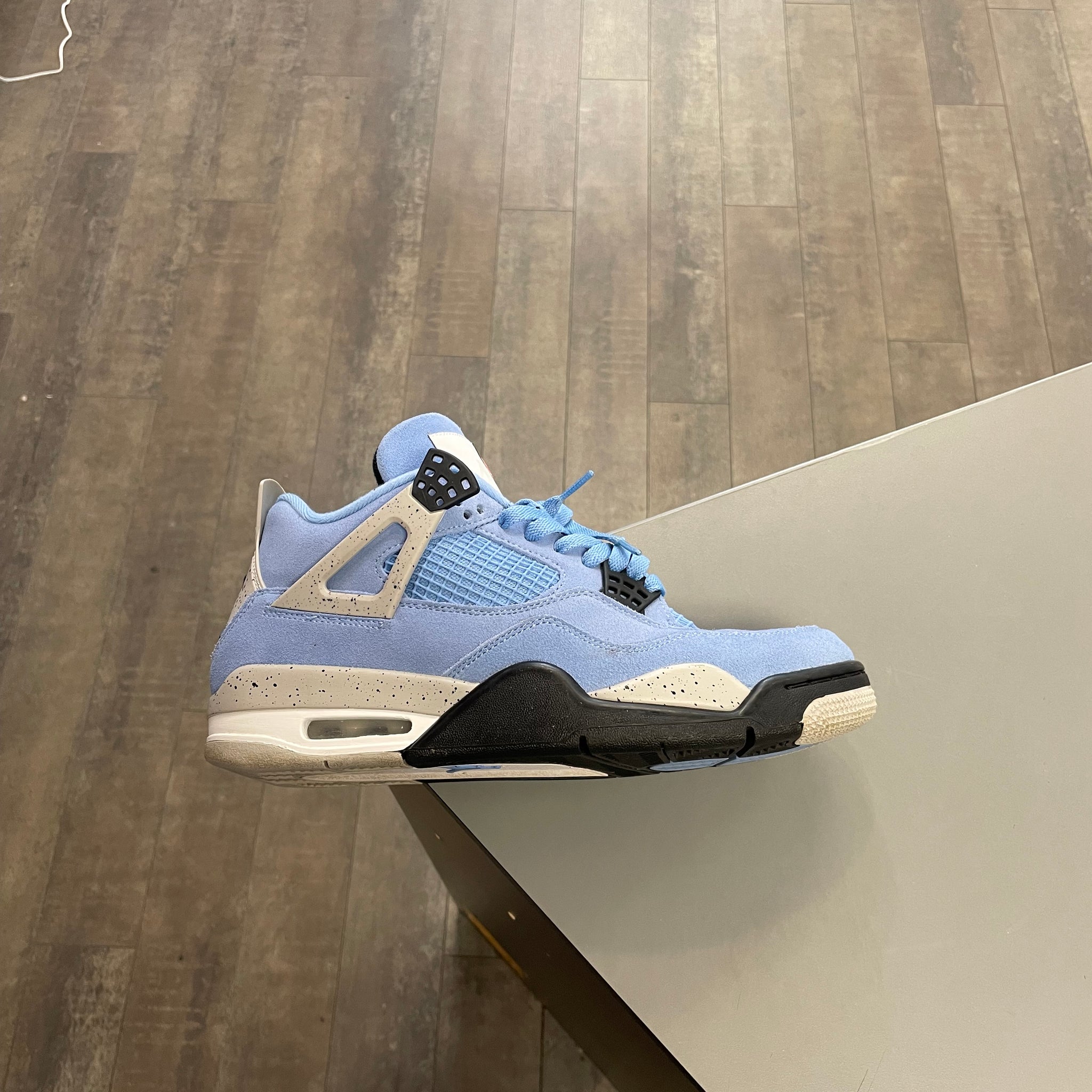 Jordan 4 University Blue