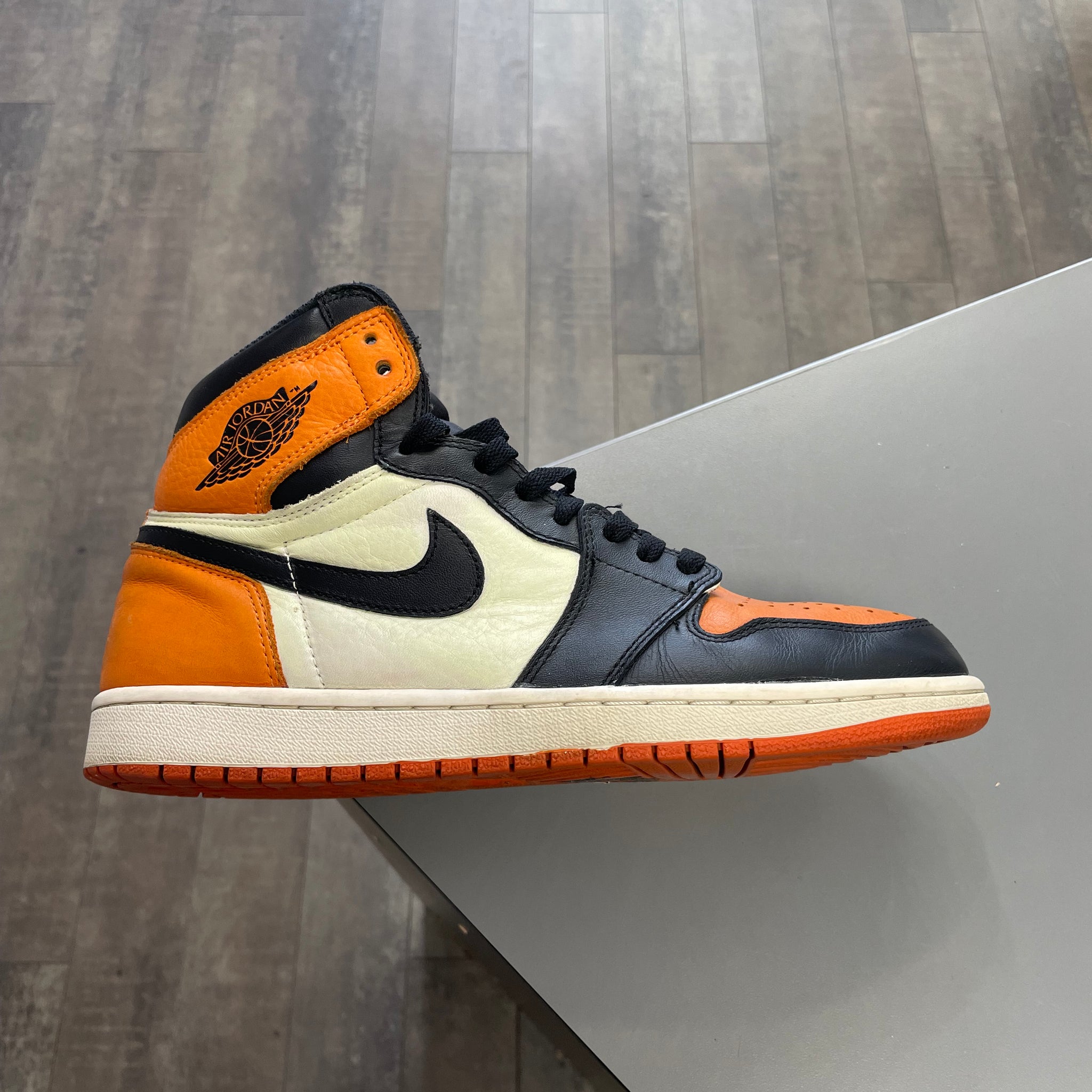 Jordan 1 Shattered Backboard (No Box.)