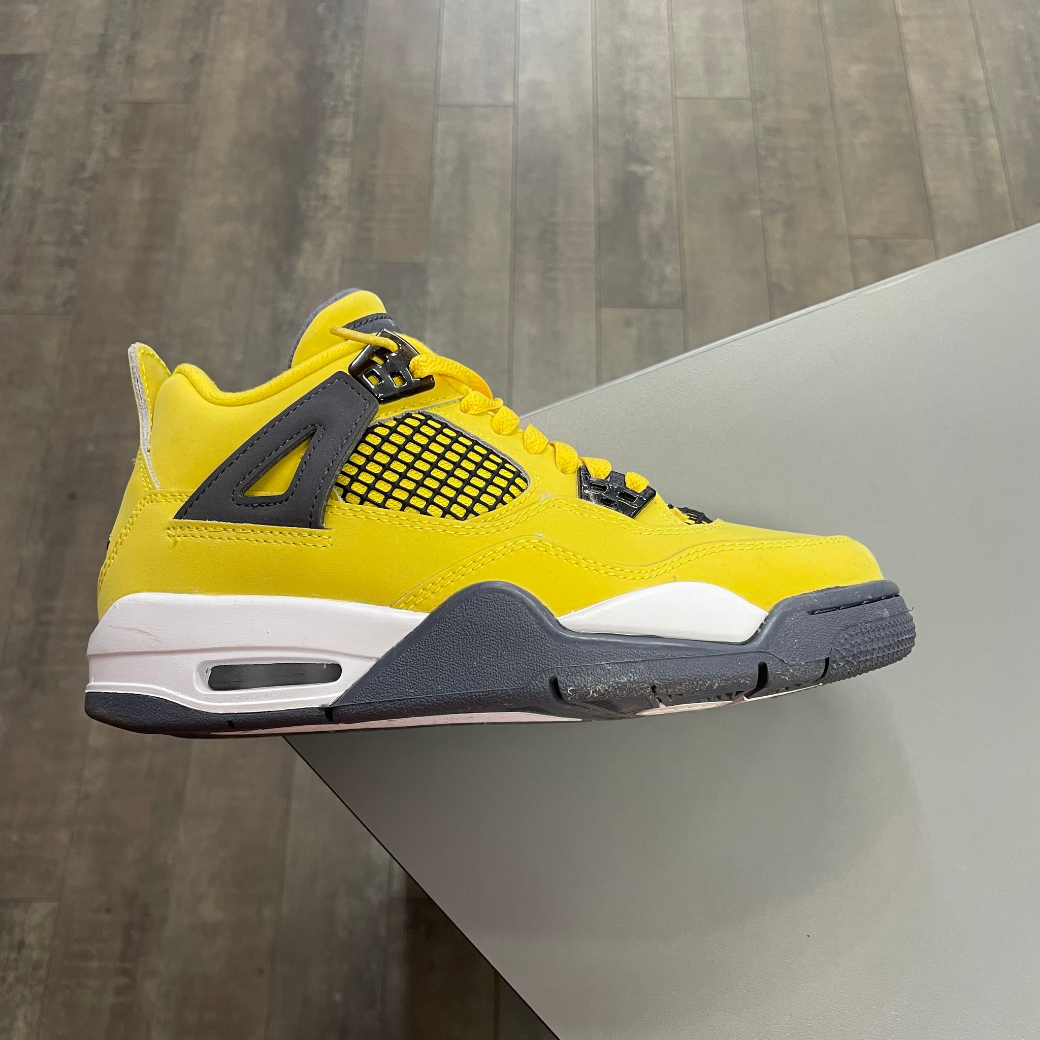 Jordan 4 Lightning 2021